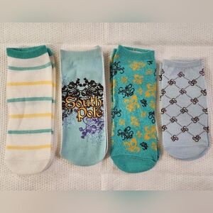 17 PAIRS OF ASSORTED SOUTH POLE ANKLE SOCKS - FOOTWEAR SIZE: 7 - 9